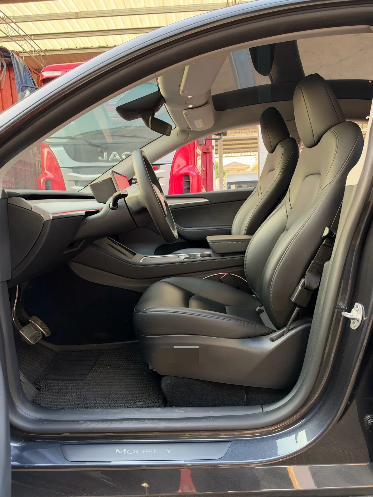 Tesla 2024 Model Y long endurance all-wheel drive version automatic transmission 3