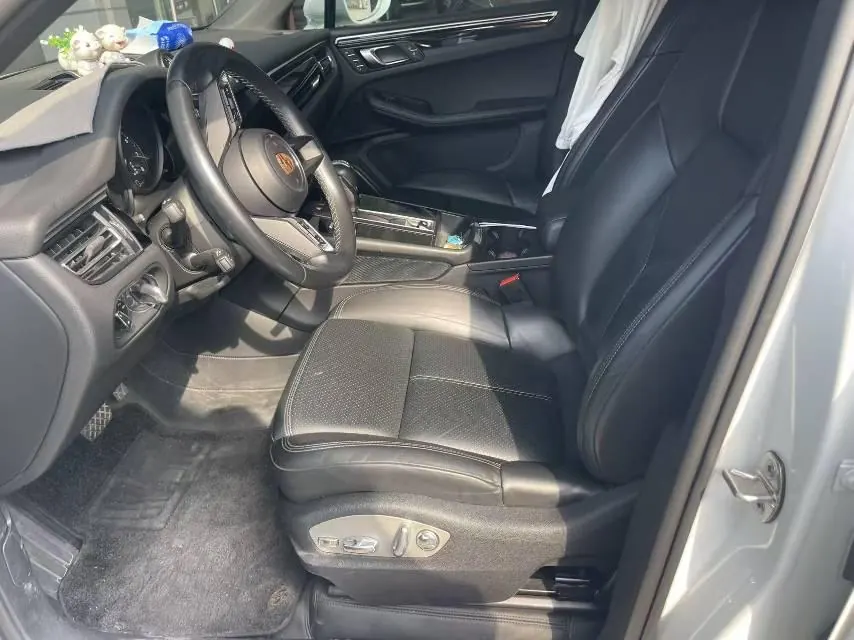 Porsche Macan (Imported) 2023 Macan 2.0T Automatic Gear 5