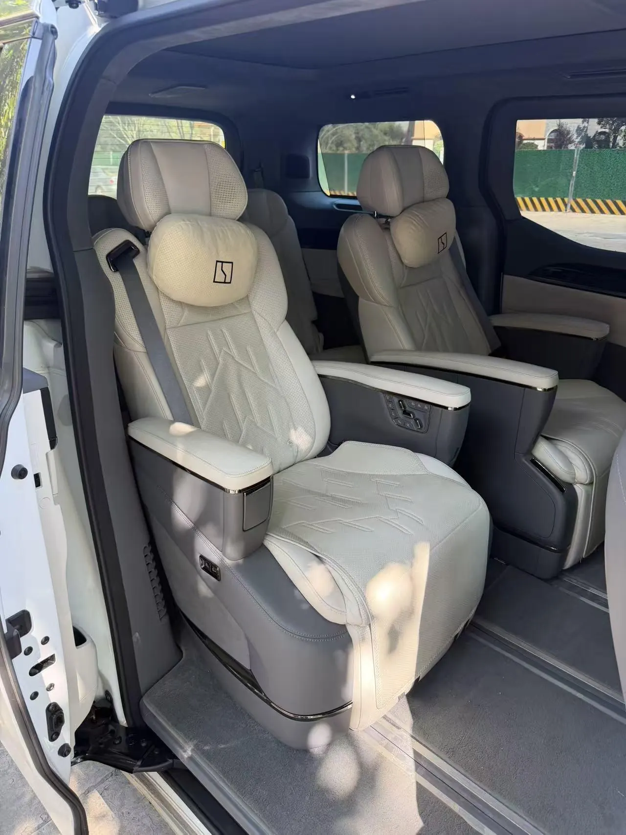 Zeekr 2024 Zeekr 009 7-seat aisle version 108kWh automatic gear 7