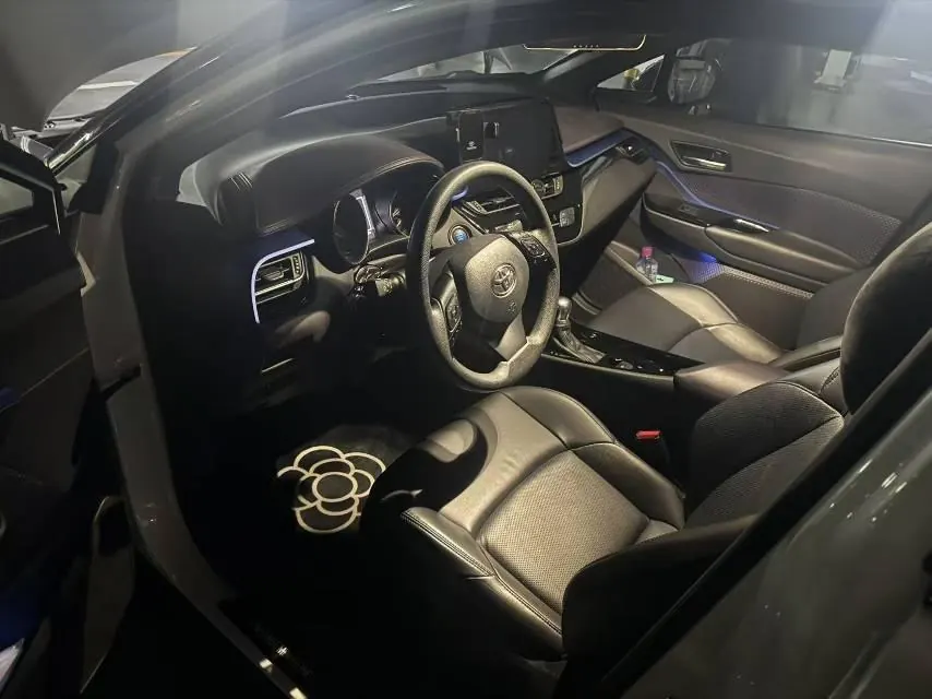 Toyota 2020 C- HR 2.0 stepless leading version of automatic gear 3