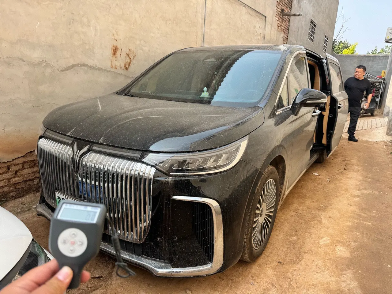 Open image lightbox: Voyah 2025 Dreamers PHEV 1.5T Four-wheel Drive Excellence Dry Kun Edition Automatic Gear