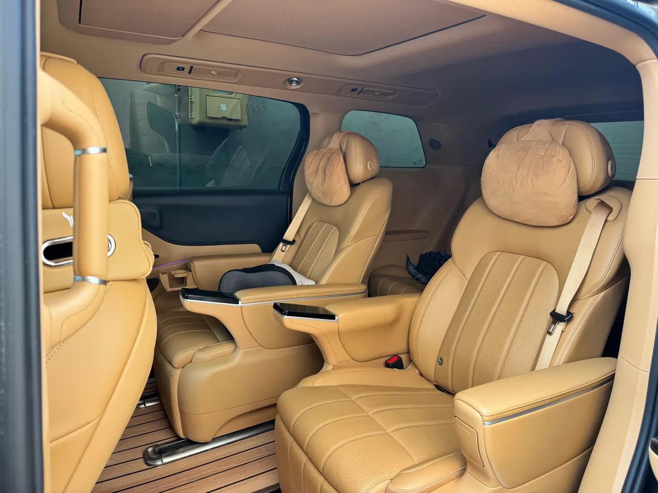 Voyah 2025 Dreamers PHEV 1.5T Four-wheel Drive Excellence Dry Kun Edition Automatic Gear 3