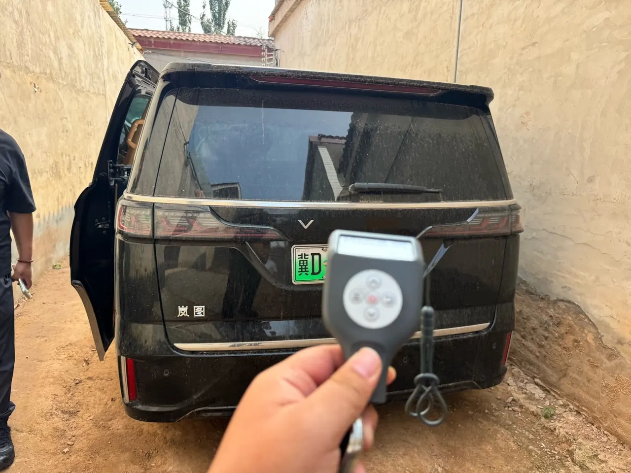 Voyah 2025 Dreamers PHEV 1.5T Four-wheel Drive Excellence Dry Kun Edition Automatic Gear 4