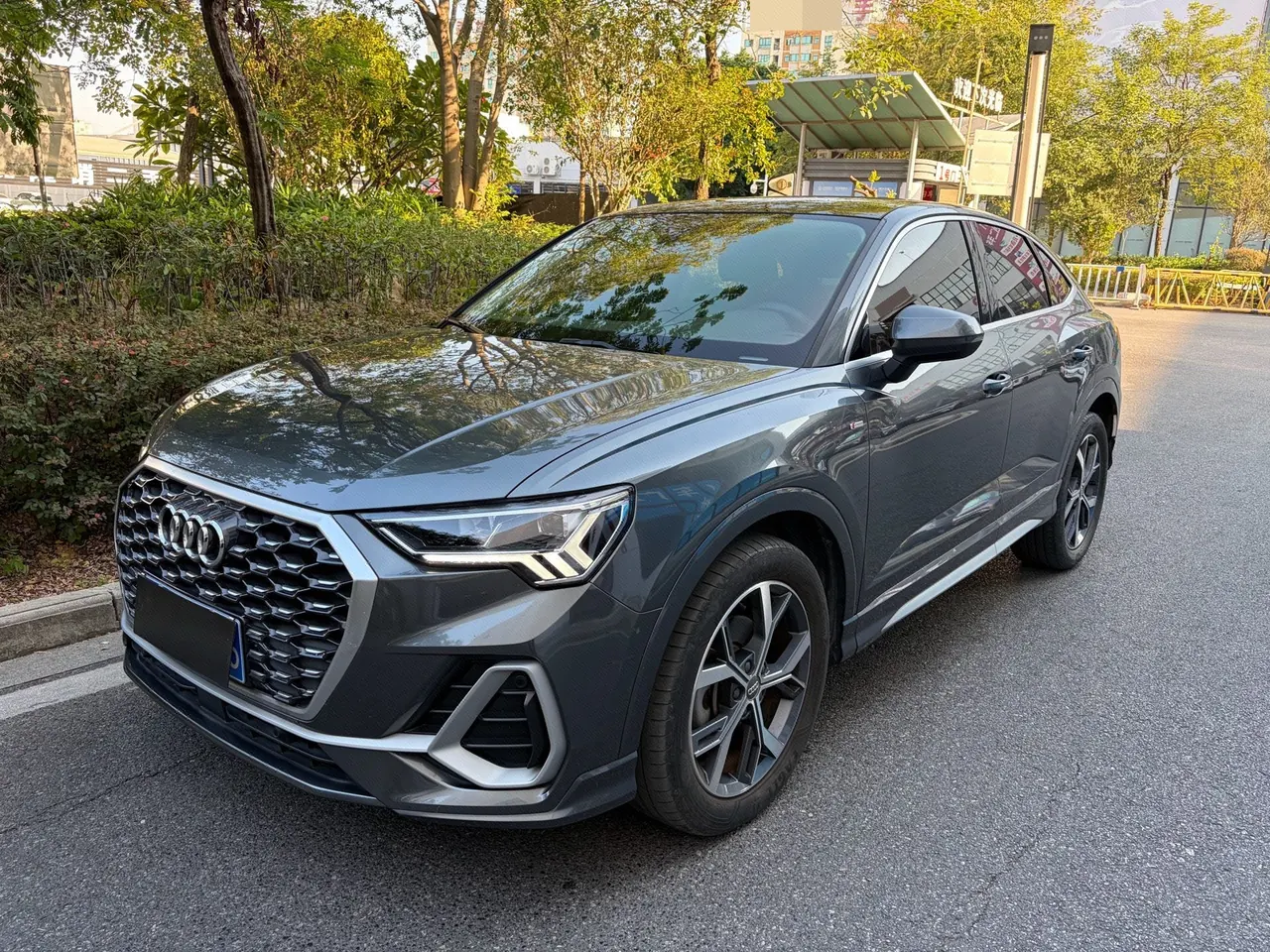 Открыть галерею: Audi 2020 Q3 Sportback 2.0TFSI 40TFSI Fashion Automatic