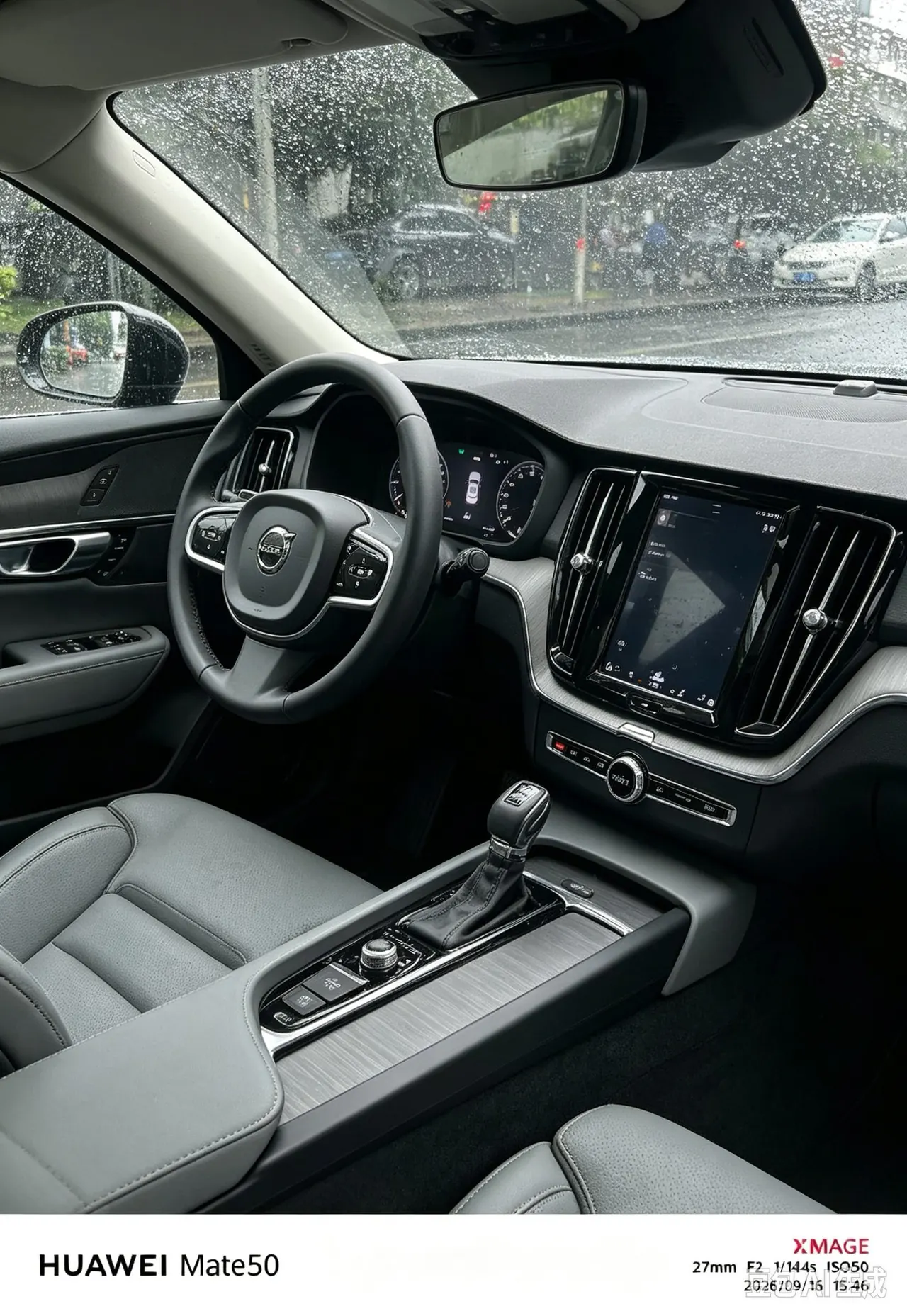 Volvo 2020 XC60 2.0T T5 4-wheel drive smart luxury automatic gear 4