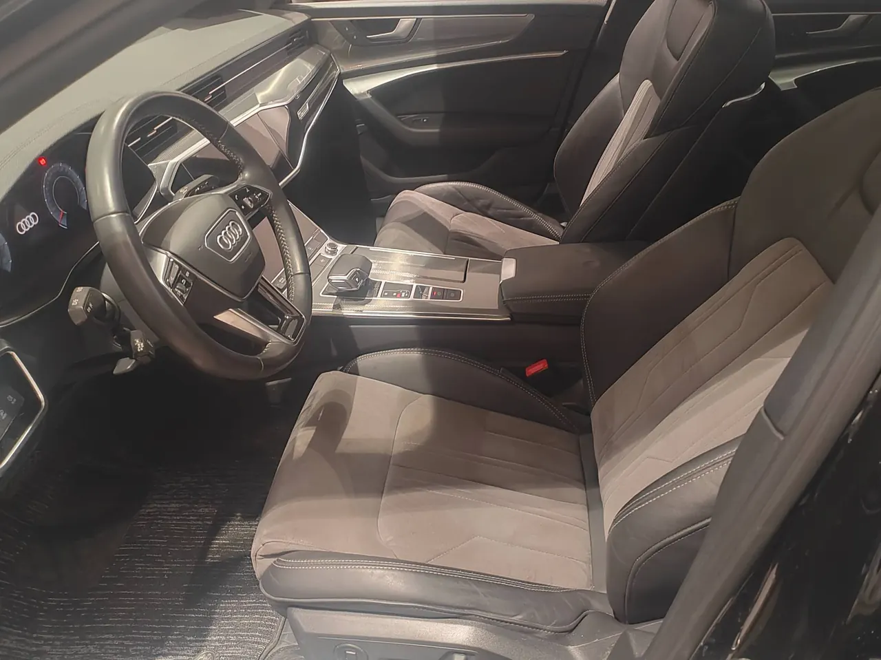 Audi 2020 A6L 2.0TFSI 40TFSI Deluxe Dynamic Automatic 3