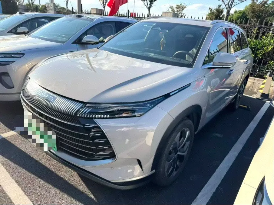 BYD 2023 frigate 07 DM-i 1.5T stepless 100KM noble automatic gear - View 1