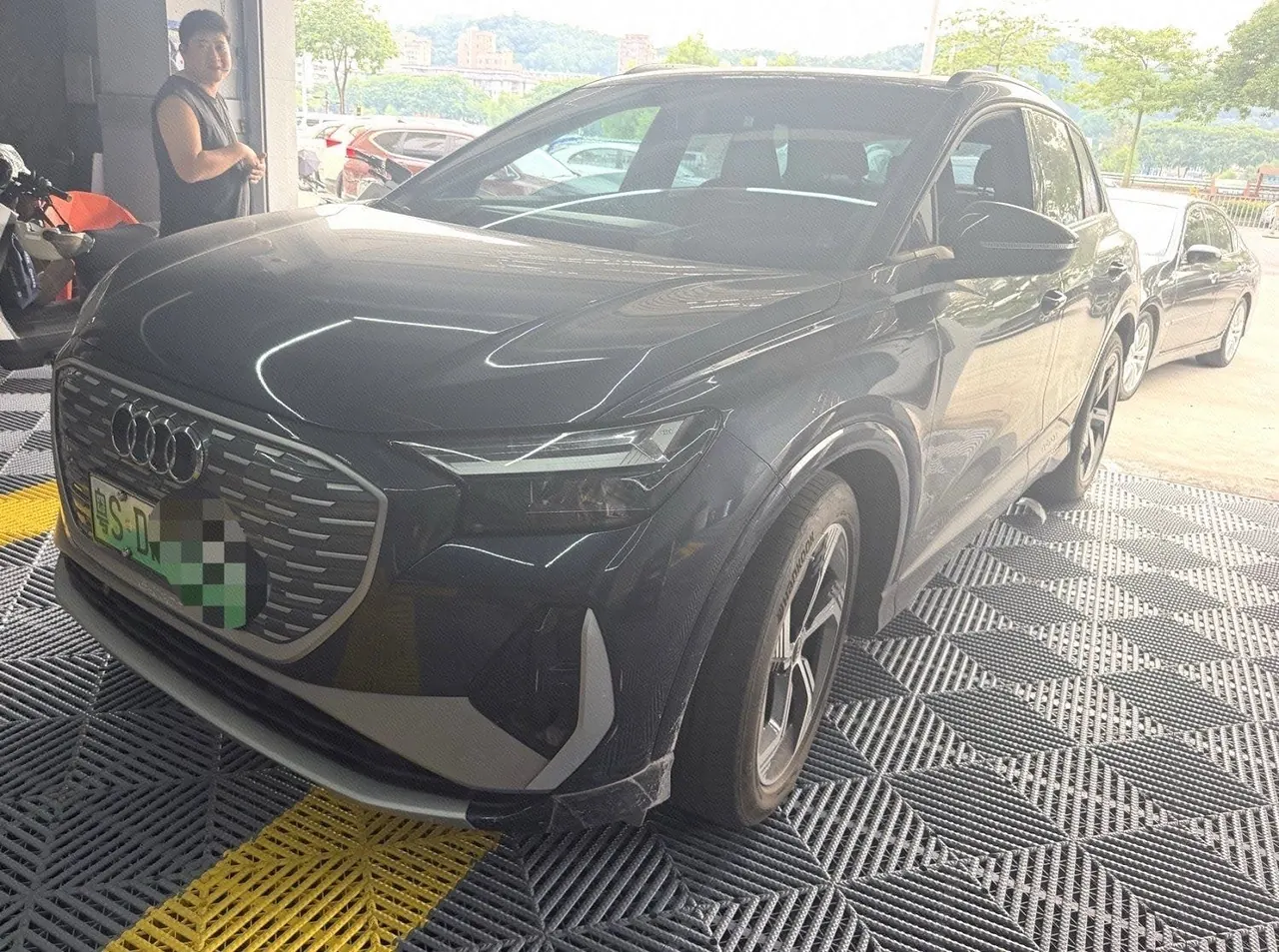 Audi 2024 Q4 e-tron 40 Creation Edition Automatic Gear - View 1