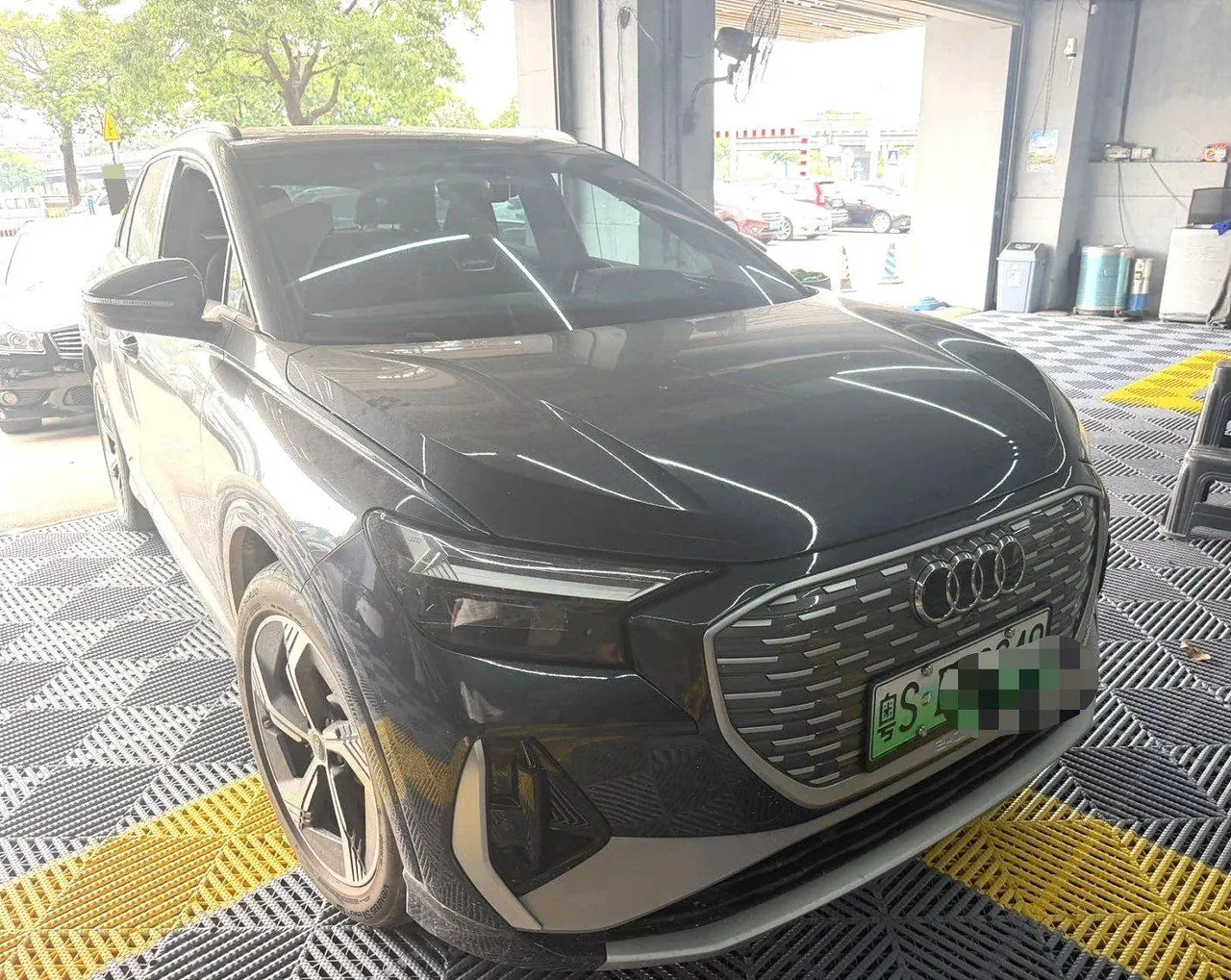 Audi 2024 Q4 e-tron 40 Creation Edition Automatic Gear 2