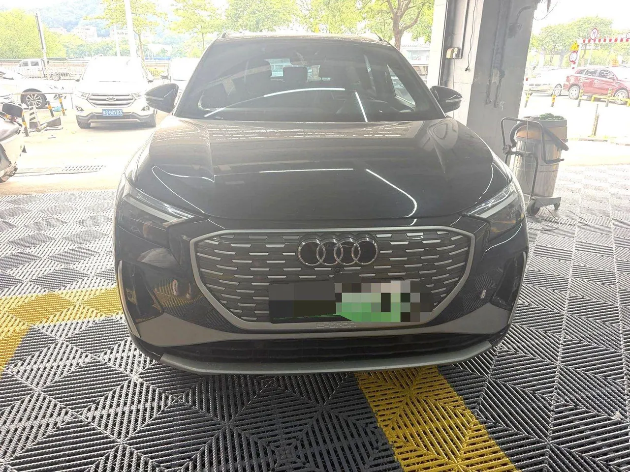 Audi 2024 Q4 e-tron 40 Creation Edition Automatic Gear 3