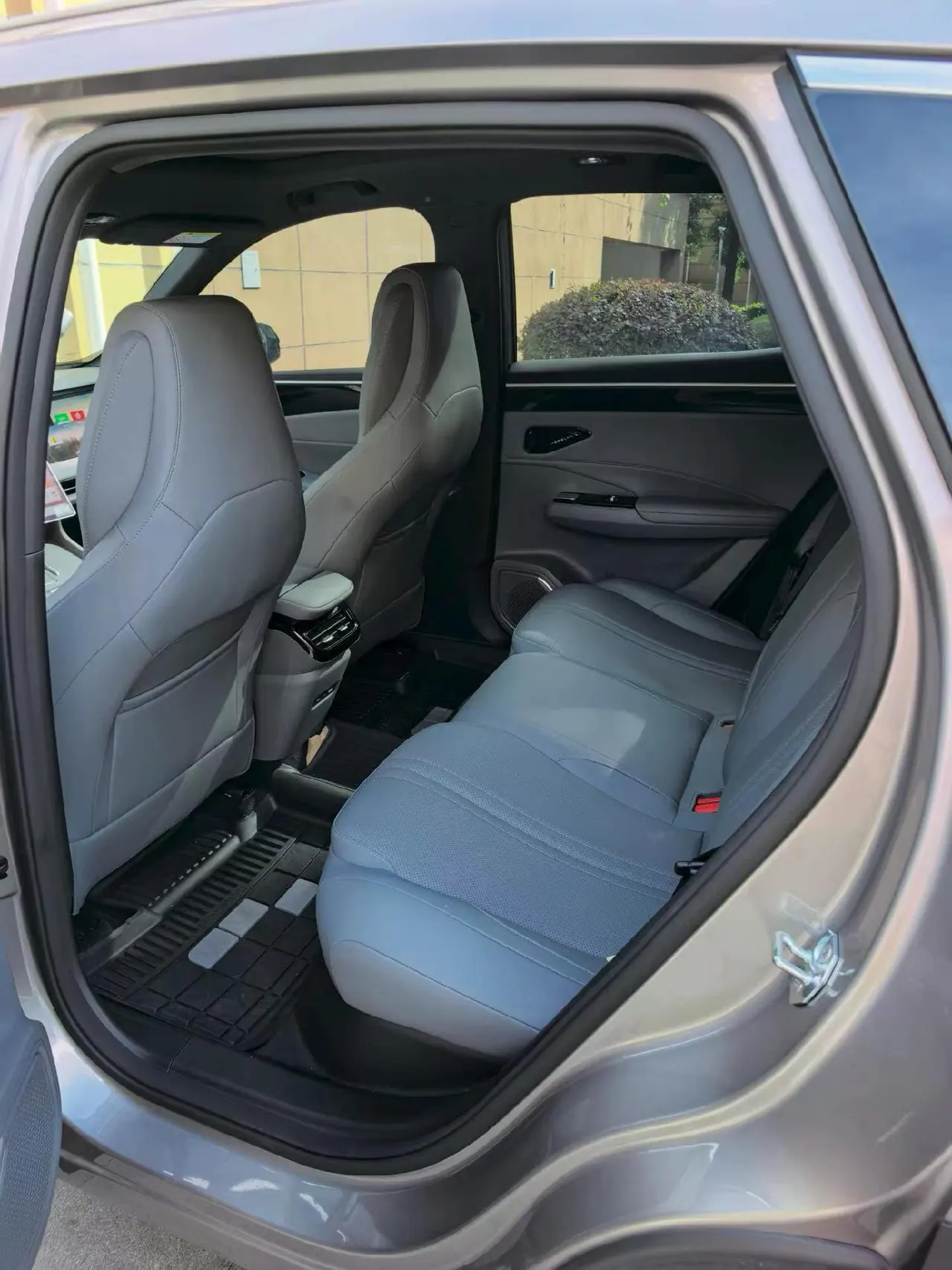 Geely Galaxy 2025 L7 EM-i 1.5 115km Discovery Edition Automatic Gear 2
