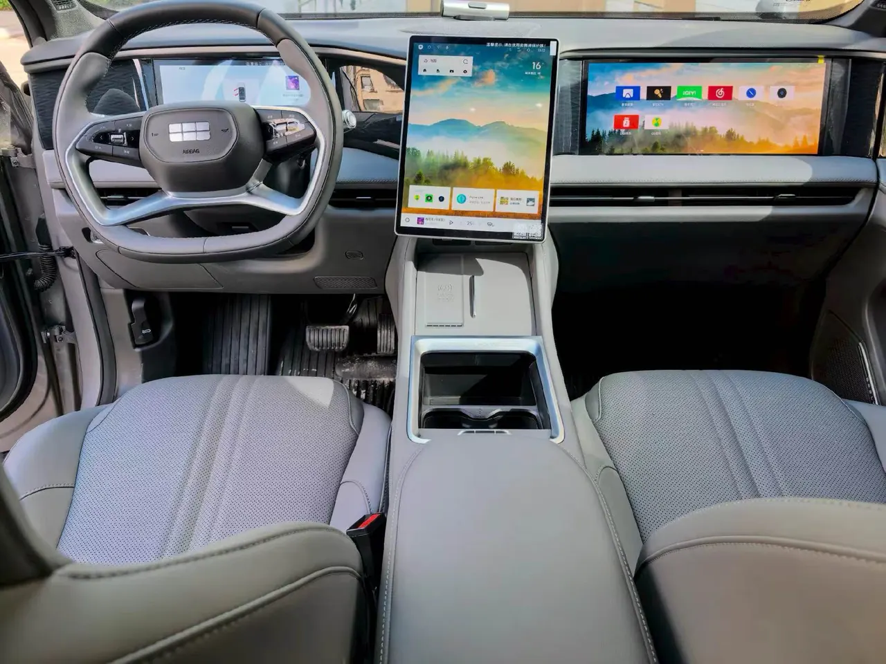 Geely Galaxy 2025 L7 EM-i 1.5 115km Discovery Edition Automatic Gear 4