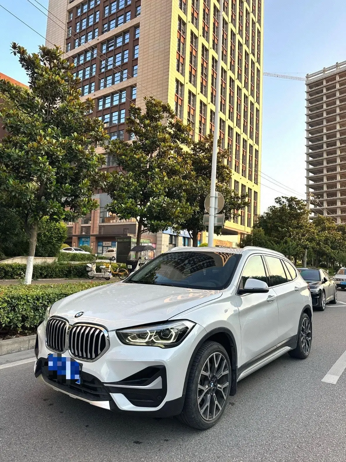 打开图片灯箱：BMW 2022 X1 xDrive25Li 2.0T exclusive automatic gear