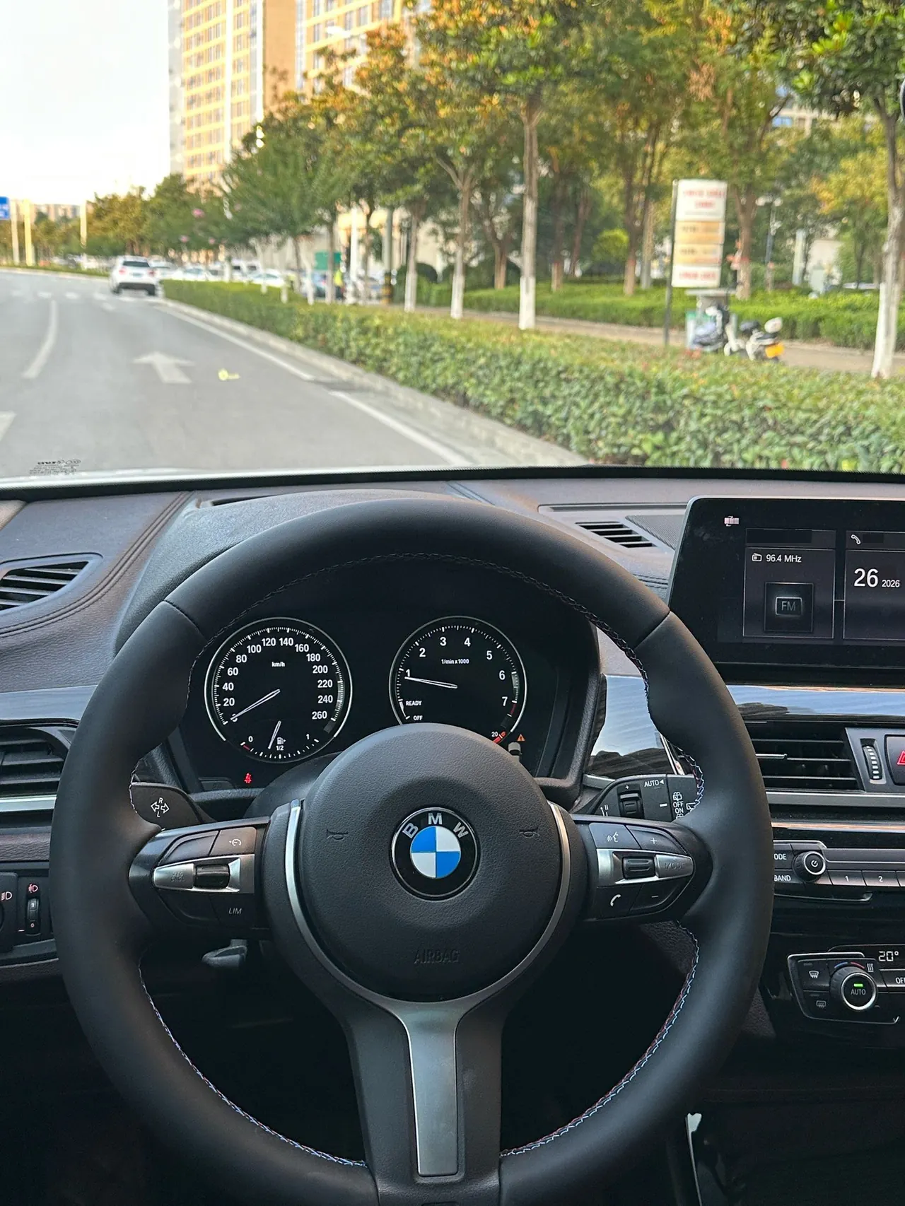BMW 2022 X1 xDrive25Li 2.0T exclusive automatic gear 4