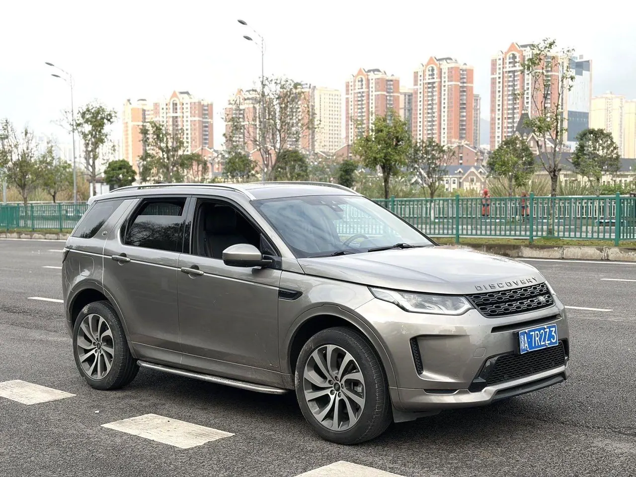 Land Rover 2021 Discovery Sports Edition 48V 2.0T 249PS R-Dynamic SE Performance Technology Edition 5-seat Automatic Gear 6