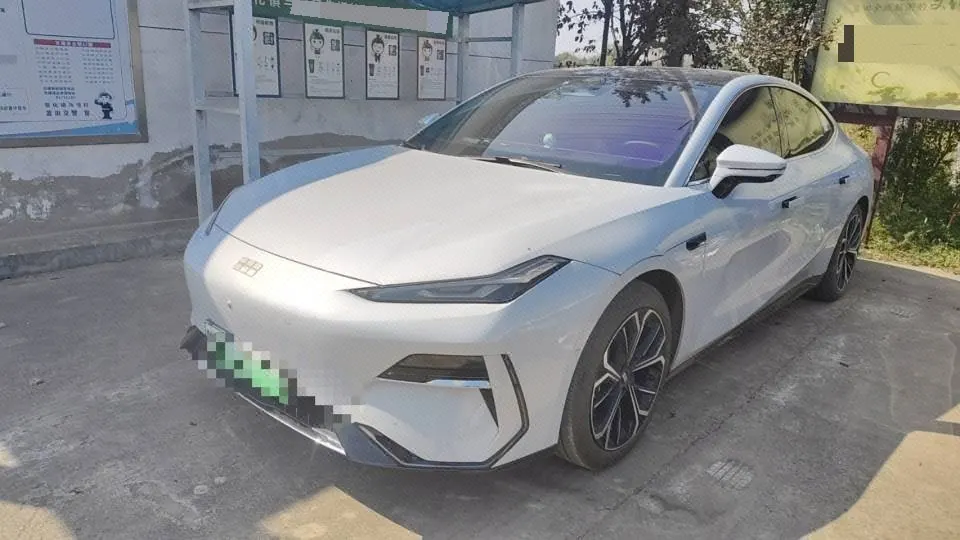 Geely Galaxy 2025 E 8 700km sailing smart driving version of automatic gear - View 1