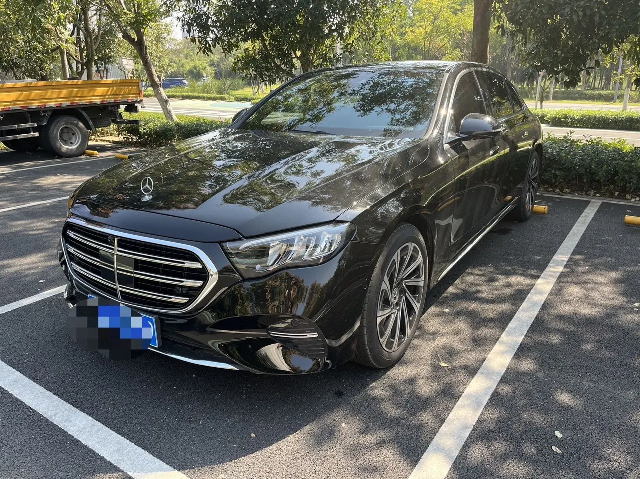 Открыть галерею: Mercedes Benz E Class 2024 E 300 L 48V 2.0T Luxury Automatic Gear