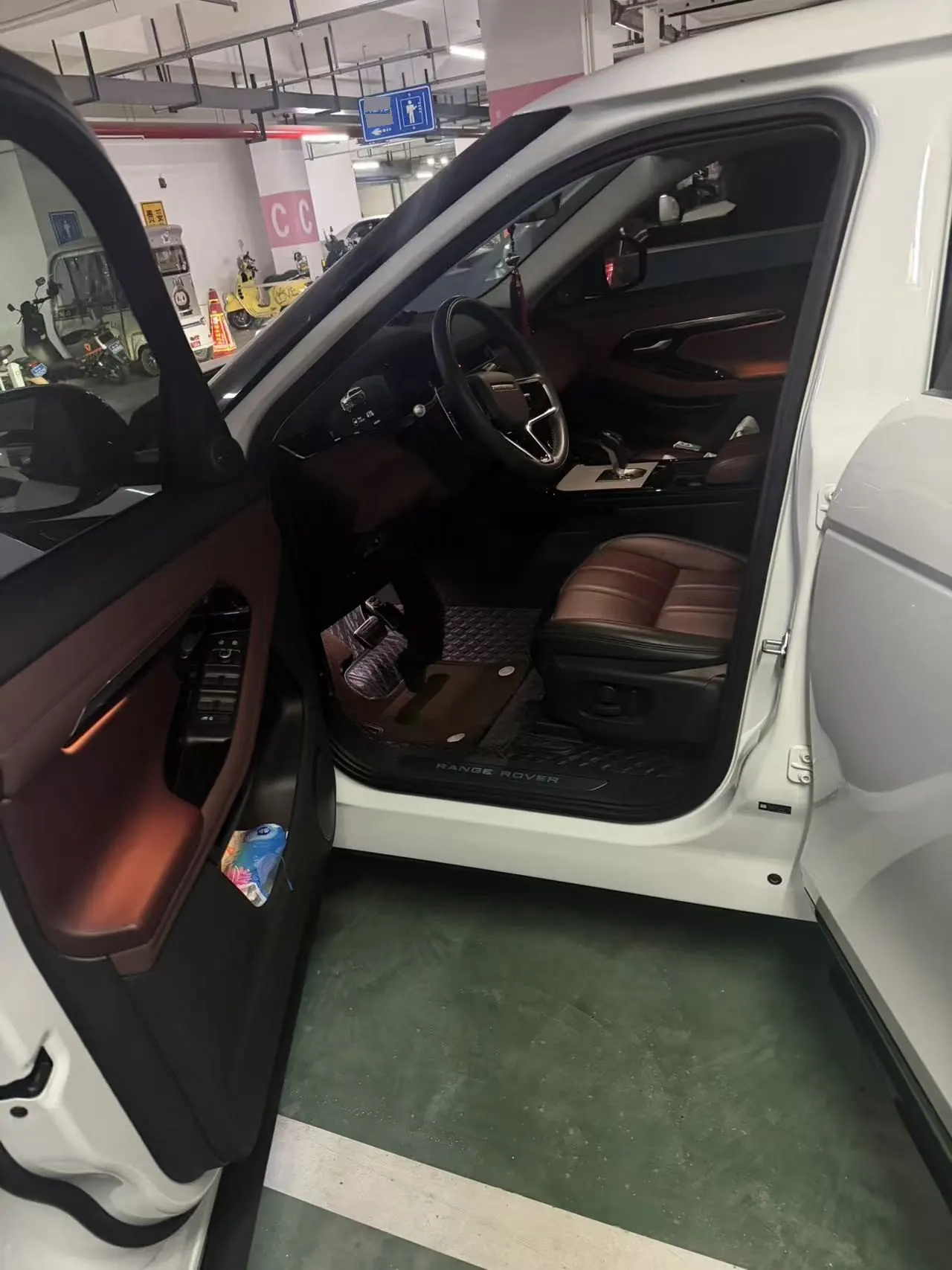 Land Rover Range Rover Aurora New Energy 2022 Range Rover Aurora L PHEV 1.5T P300e Performance Edition Automatic Gear 4