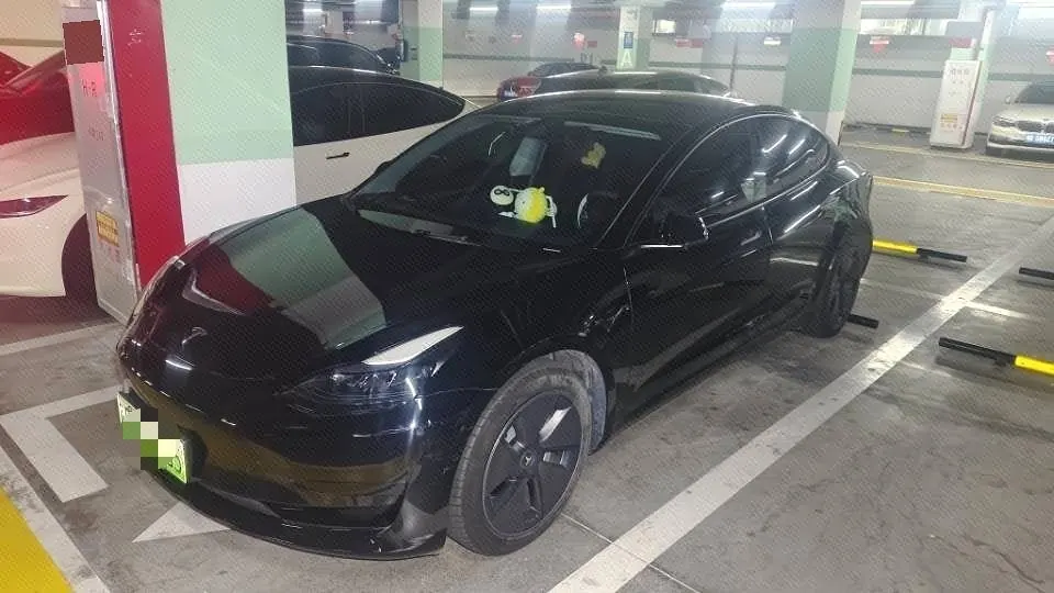 打开图片灯箱：Tesla 2022 Model 3 rear-wheel drive version of automatic transmission