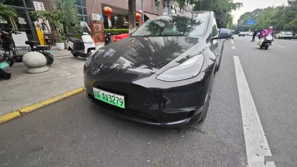 Open image lightbox: Tesla 2023 Model Y long endurance all-wheel drive version automatic transmission