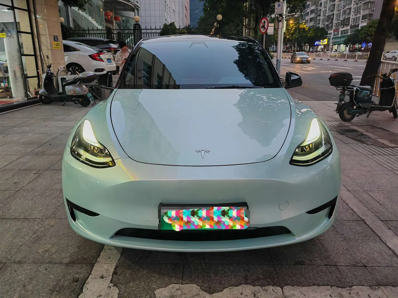 Tesla 2022 Model Y rear-wheel drive version (facelift) automatic gear 2