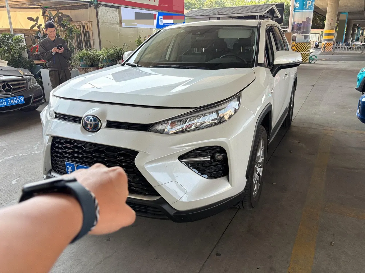Открыть галерею: Toyota 2021 Weilanda Dual Engine 2.5 Stepless Four-wheel Drive Deluxe Automatic Gear