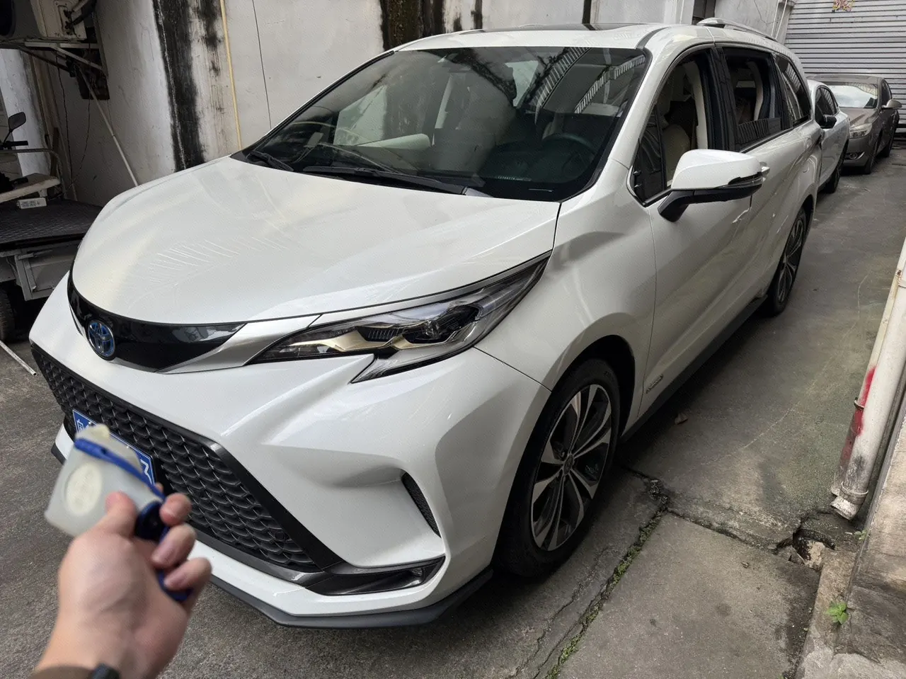 Toyota 2023 Grevia HYBRID 2.5 Stepless Deluxe Edition Automatic Transmission - View 1