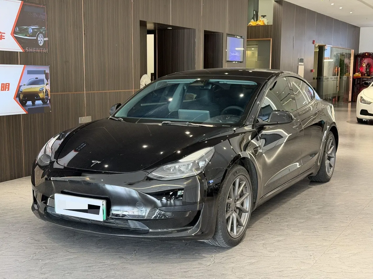 Открыть галерею: Tesla 2022 Model 3 rear-wheel drive version of automatic transmission