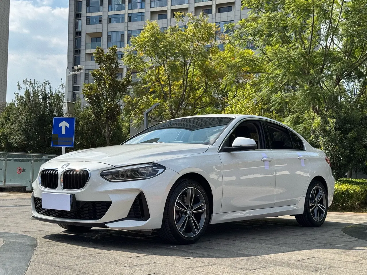 Открыть галерею: BMW 1 Series 2022 120i 1.5T M Sports Edition Automatic Gear