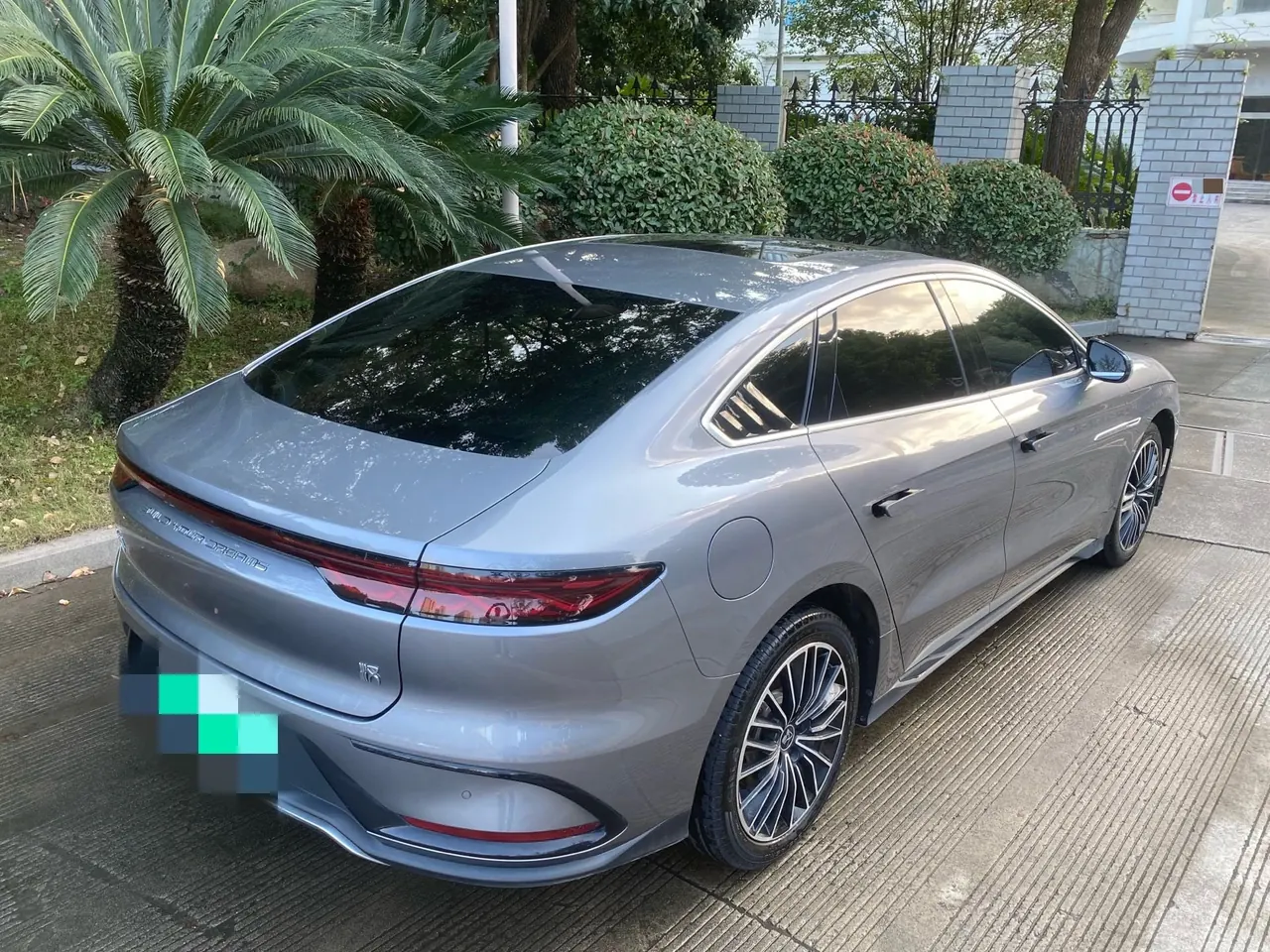 BYD 2022 Han DM-i 1.5T stepless 121KM noble automatic gear 2