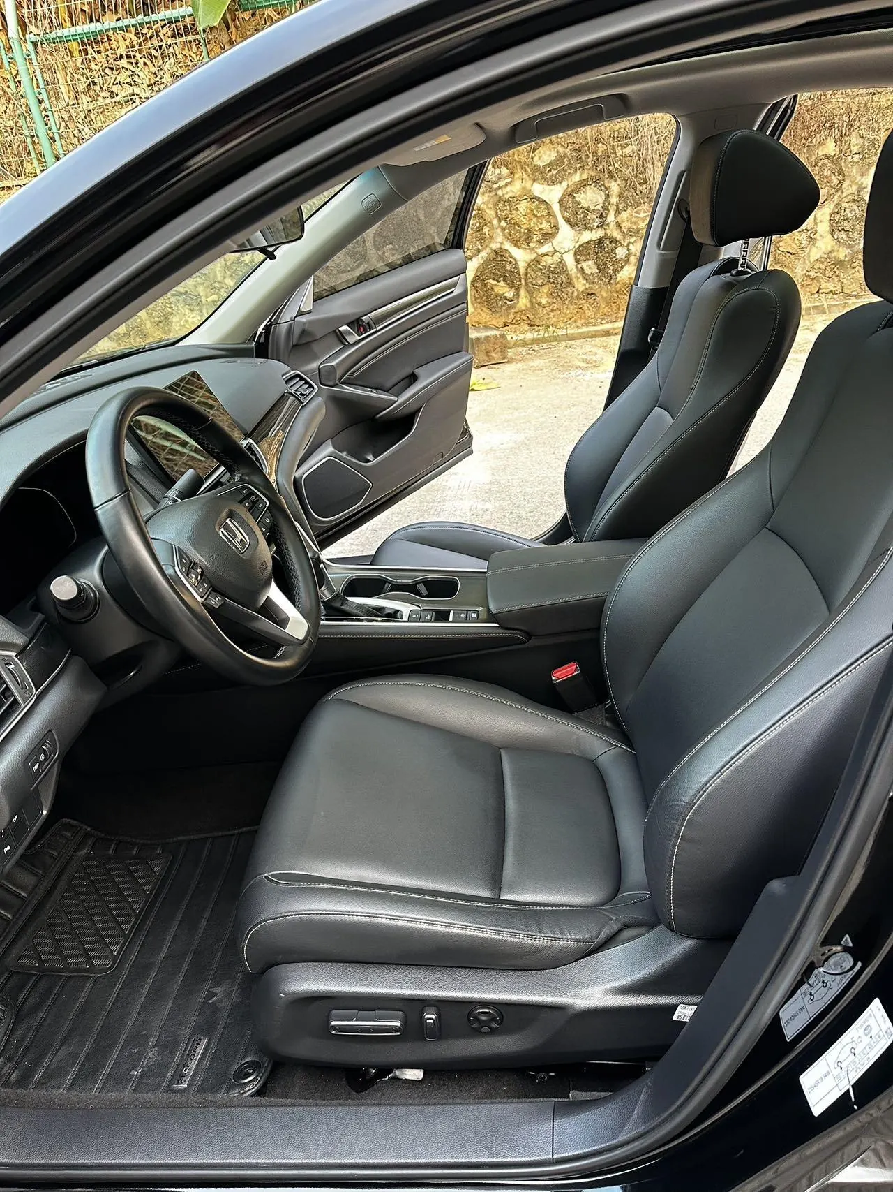 Honda 2022 10th Generation Accord 1.5T Stepless 260TURBO Magic Night Premium Edition Automatic Gear 4