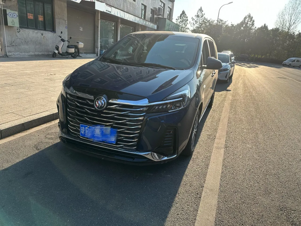 Открыть галерею: Buick 2022 GL8 Land Business Class 48V 2.0T 652T Smart and Honorable Automatic Gear