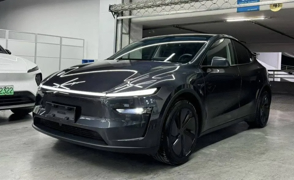 打开图片灯箱:Tesla 2025 Model Y Rear Wheel Drive First Edition Automatic Transmission