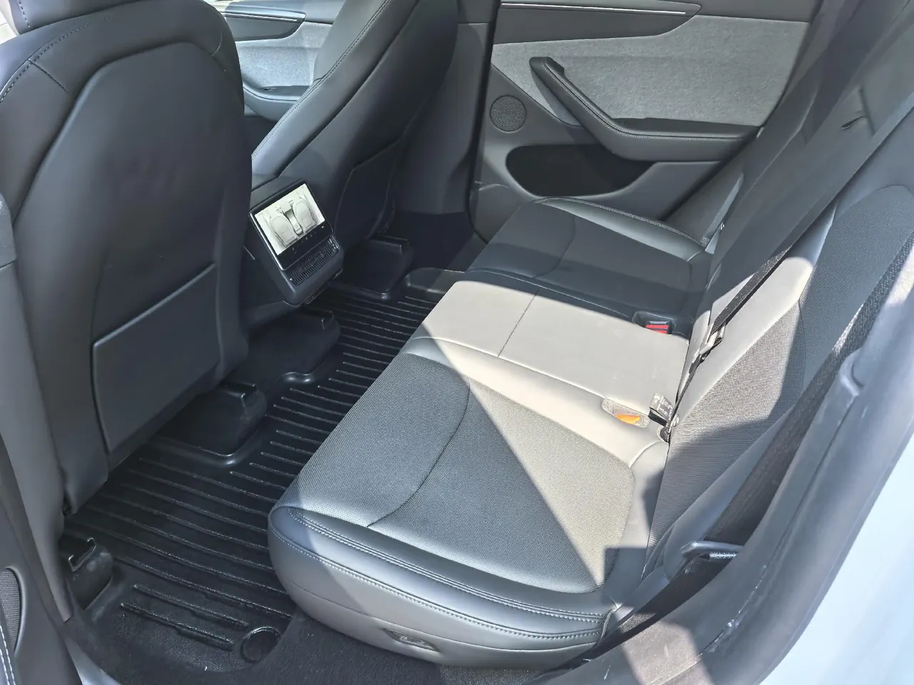 Tesla 2026 Model Y Long Range Rear-Wheel-Drive Automatic 3