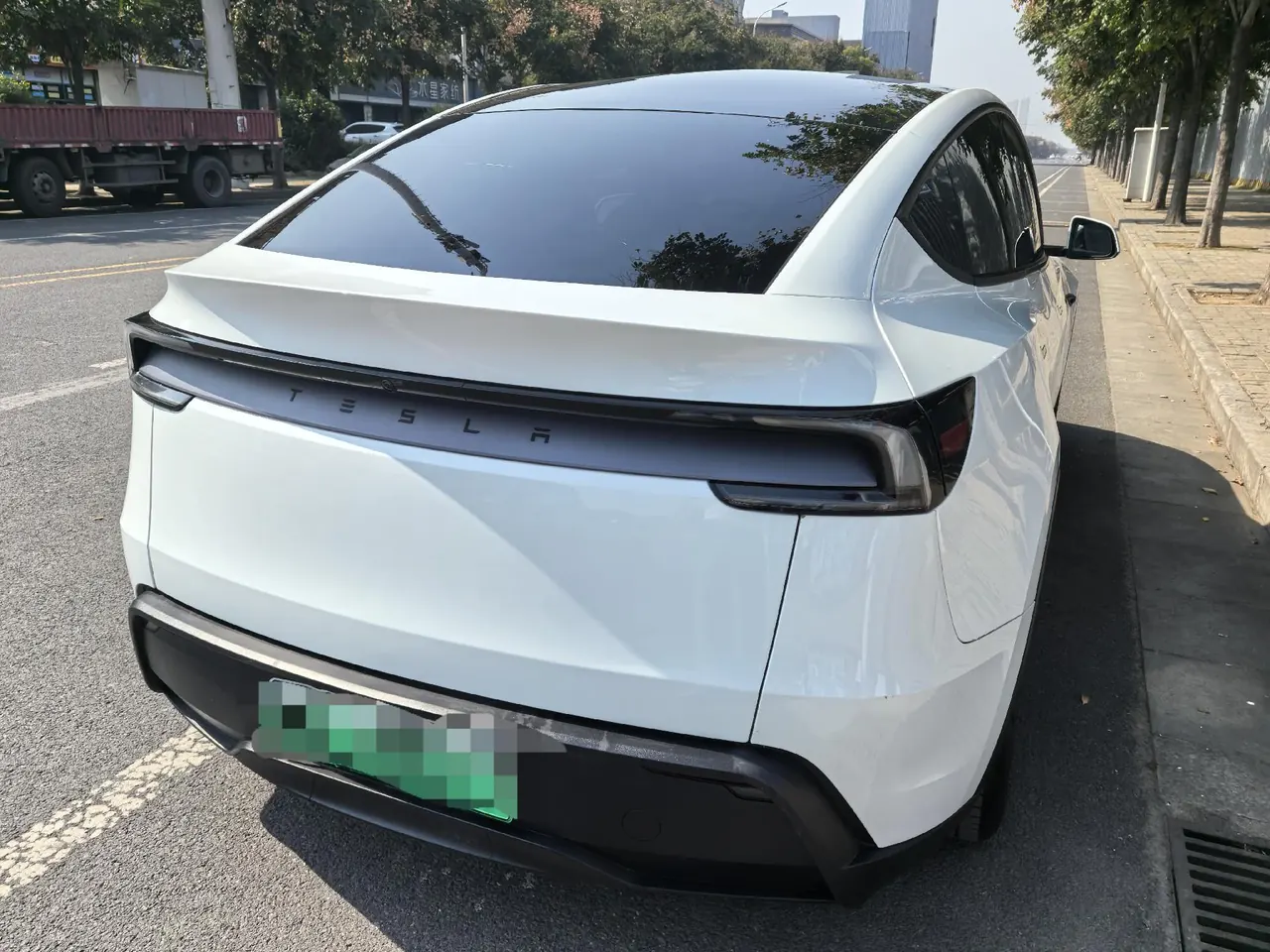 Tesla 2026 Model Y Long Range Rear-Wheel-Drive Automatic 4