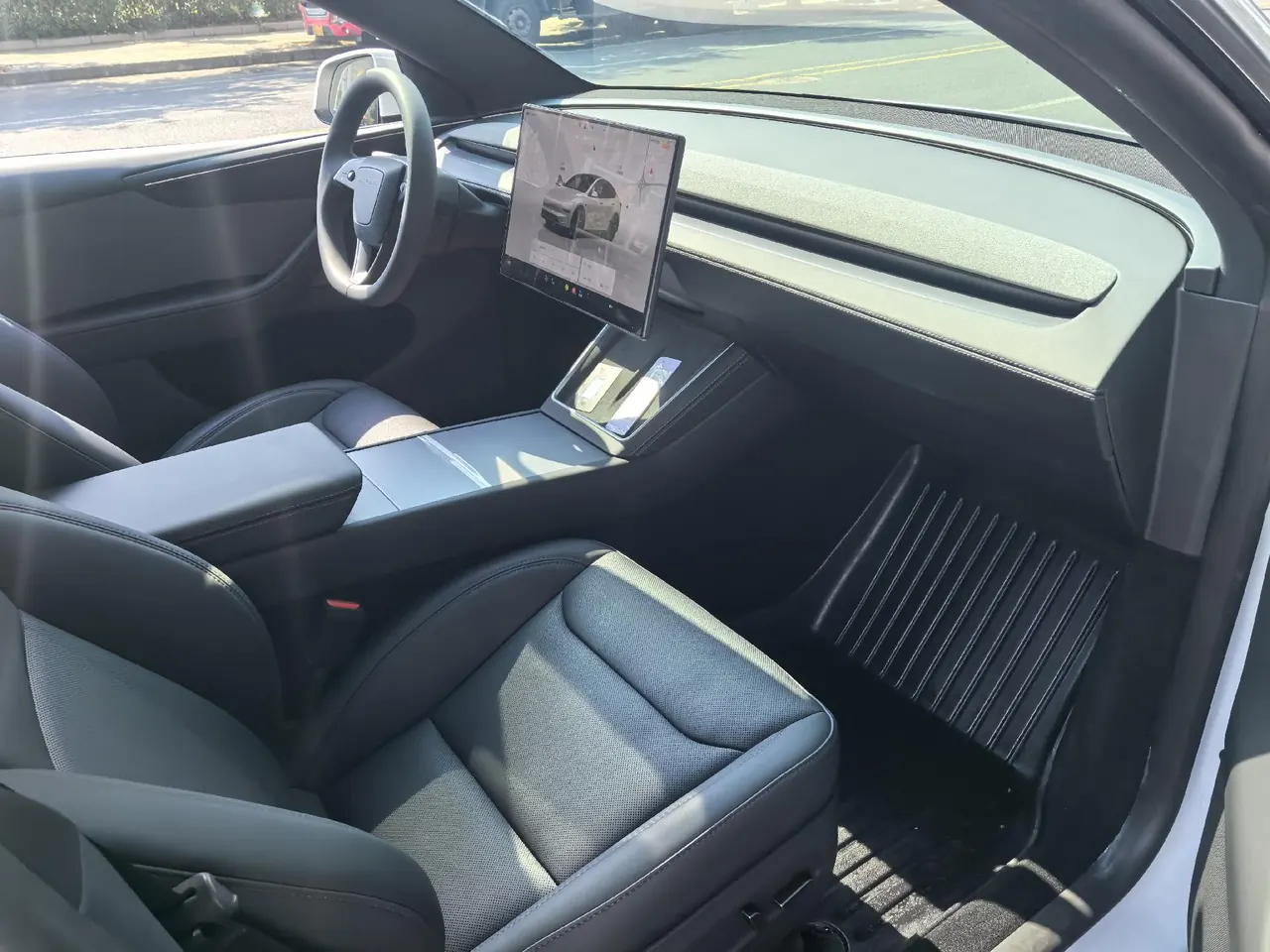 Tesla 2026 Model Y Long Range Rear-Wheel-Drive Automatic 5