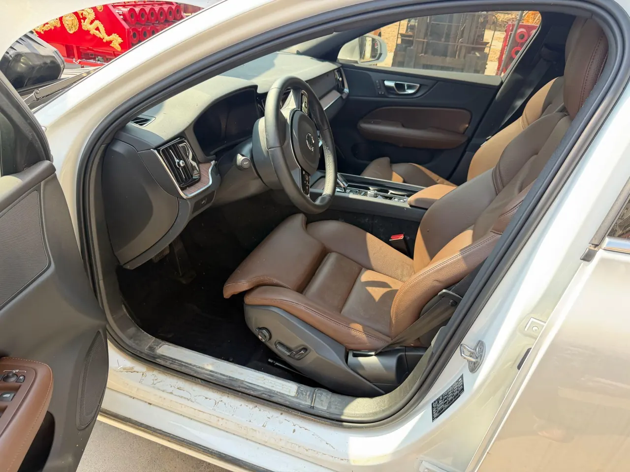 Volvo 2025 S60 48V 2.0T B4 Zhiyi Deluxe Edition Automatic Gear 6