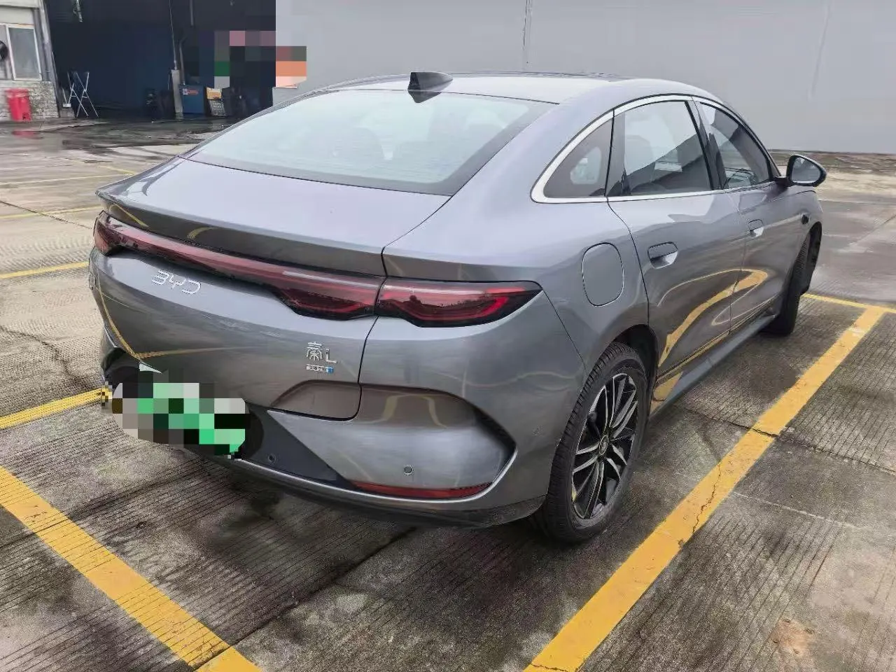 BYD 2025 Qin L EV 545KM cloud chariot type automatic gear 4