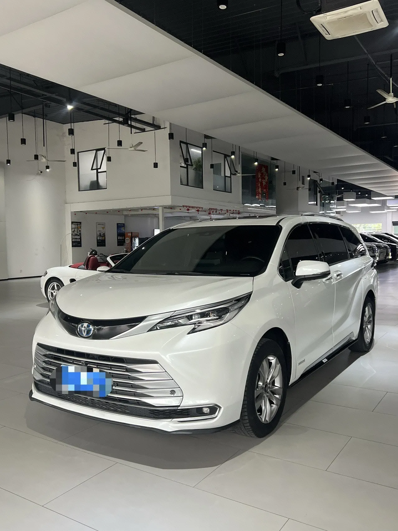Open image lightbox: Toyota 2021 Sana 2.5 Stepless Platinum Edition Automatic Transmission