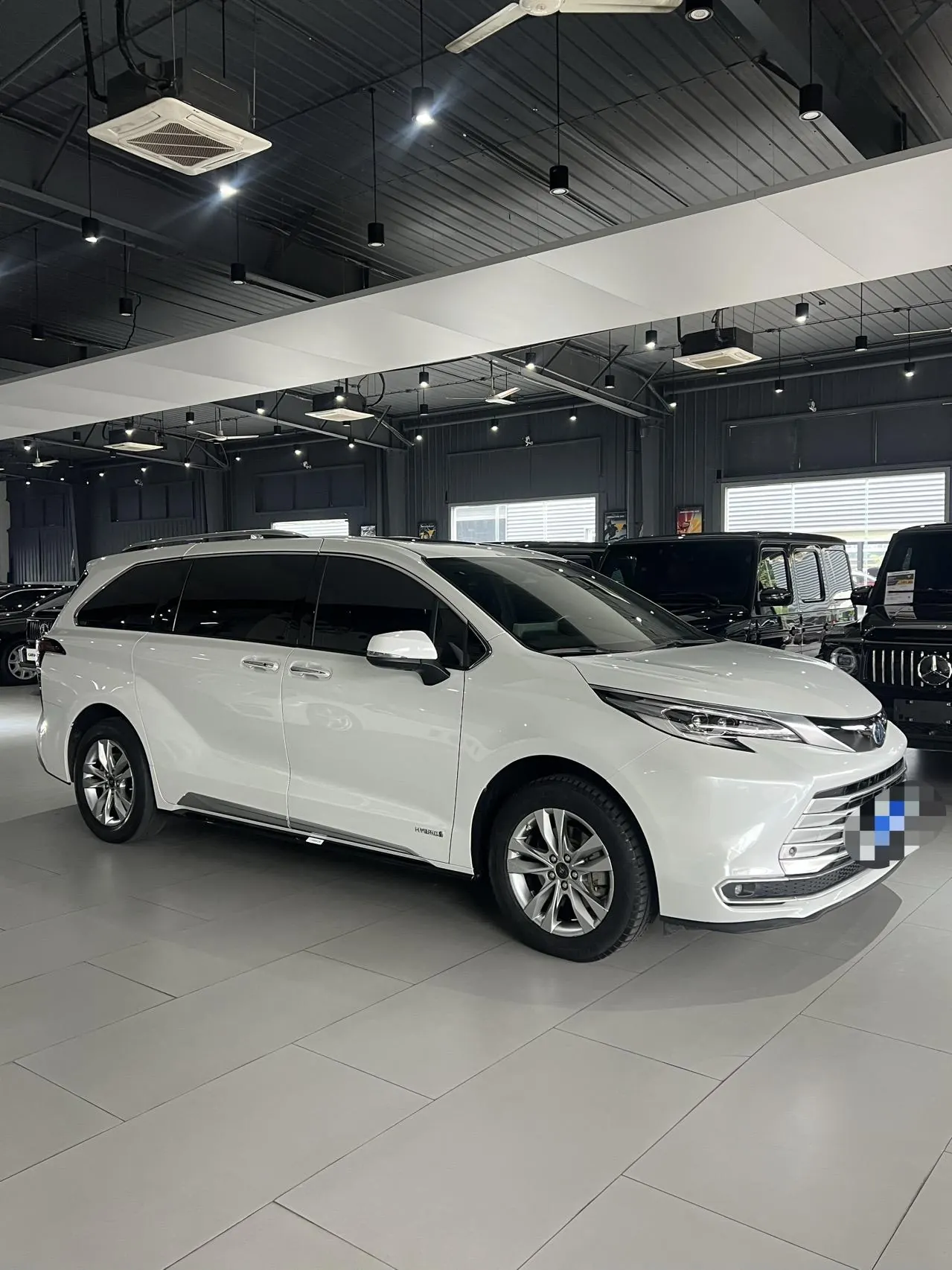 Toyota 2021 Sana 2.5 Stepless Platinum Edition Automatic Transmission 2