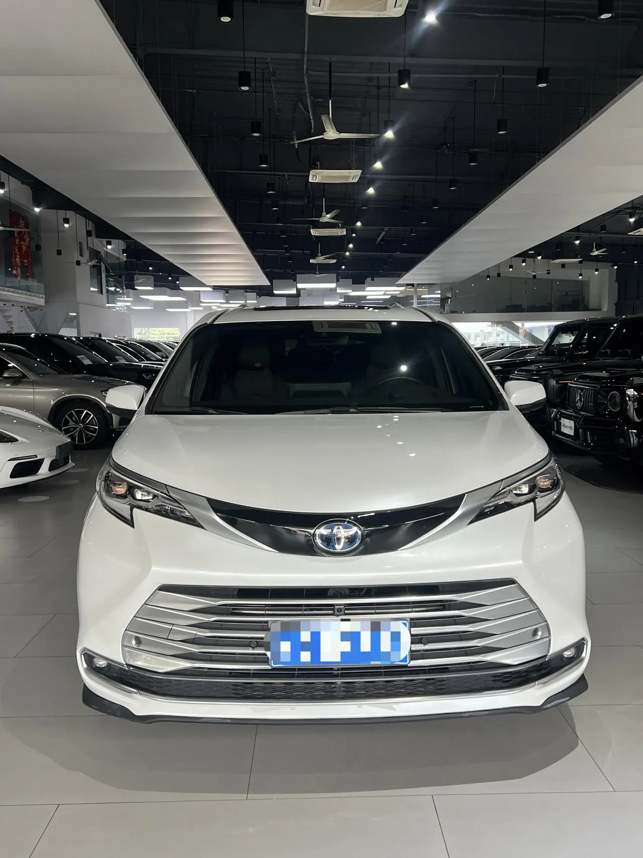 Toyota 2021 Sana 2.5 Stepless Platinum Edition Automatic Transmission 3