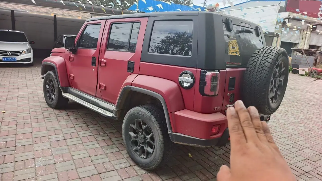 Beijing 2021 BJ40 2.0T 4-wheel-drive blade hero version chivalrous (front and rear electric lock) automatic gear 2