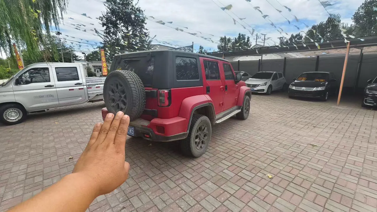 Beijing 2021 BJ40 2.0T 4-wheel-drive blade hero version chivalrous (front and rear electric lock) automatic gear 3