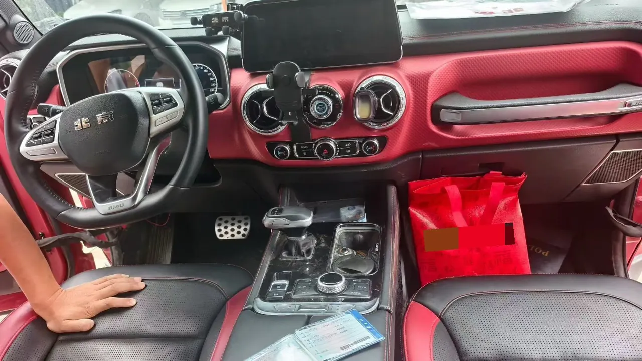 Beijing 2021 BJ40 2.0T 4-wheel-drive blade hero version chivalrous (front and rear electric lock) automatic gear 6