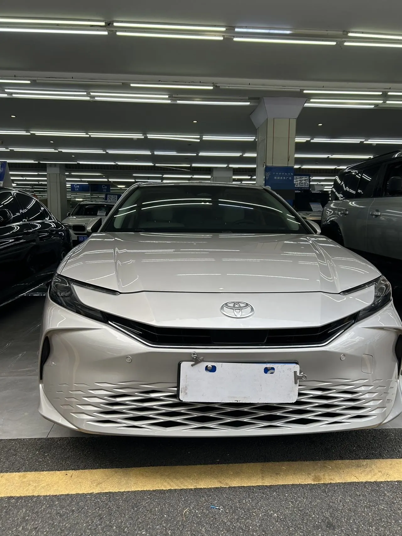 Toyota 2026 Camry Double Engine 2.0HSE Stepless Sports Lite Edition Automatic Gear 2