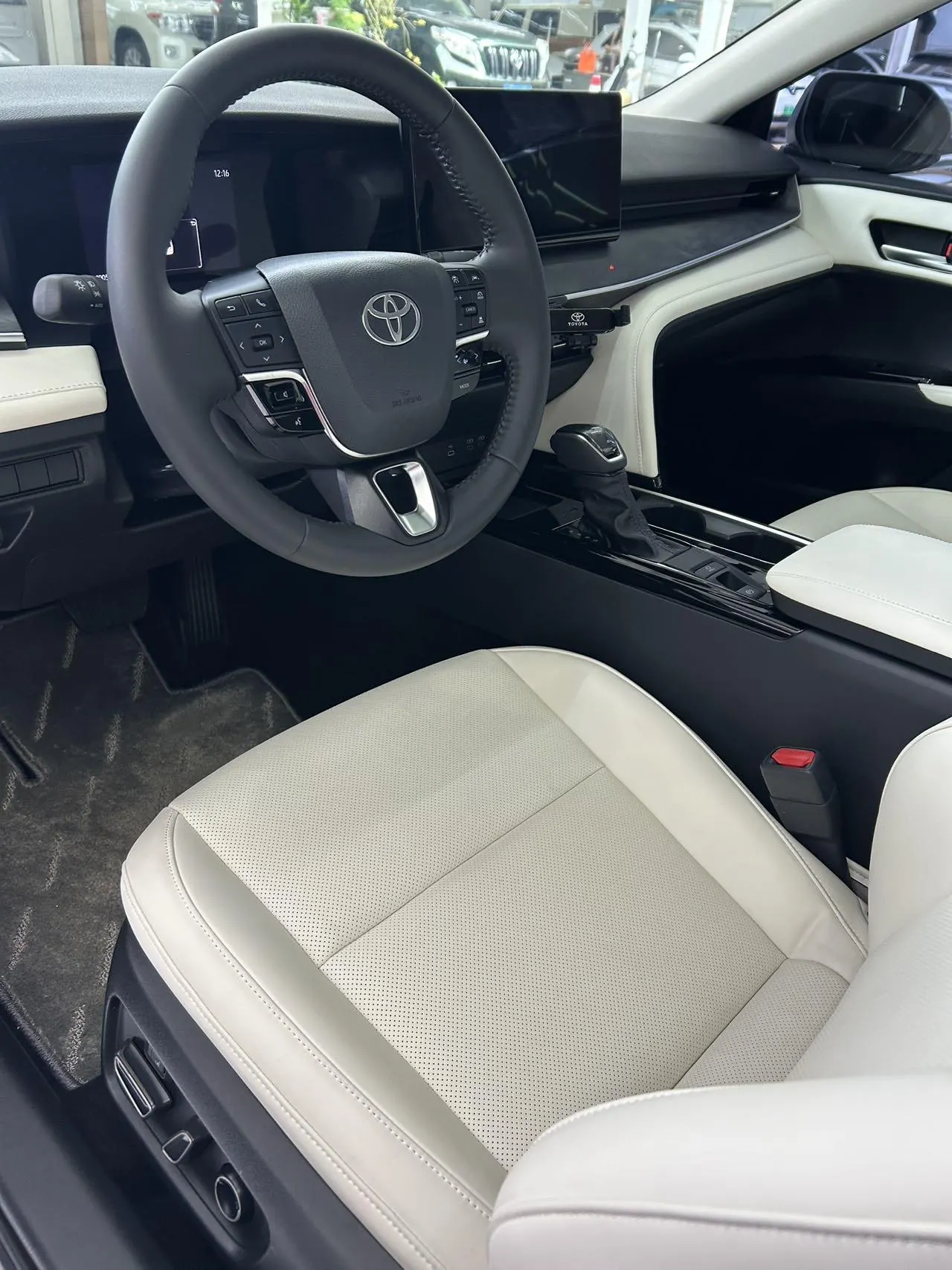 Toyota 2026 Camry Double Engine 2.0HSE Stepless Sports Lite Edition Automatic Gear 4