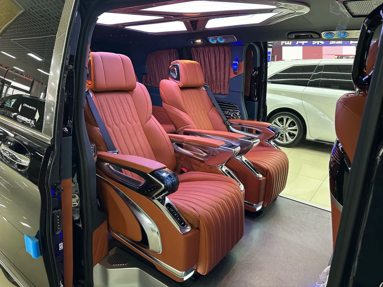 Mercedes Benz 2021 Vito 2.0T Business Edition 7-seat Automatic Gear 5