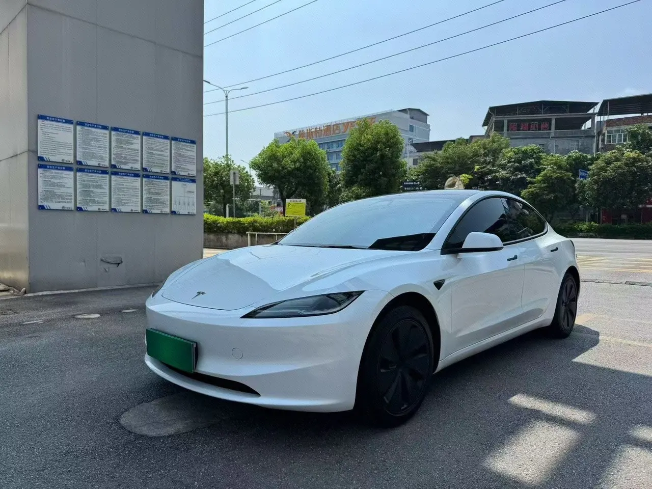 Open image lightbox: Tesla 2026 Model 3 rear-wheel drive version of automatic transmission