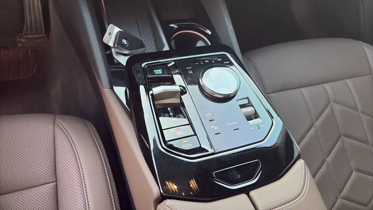 BMW 2025 i5 eDrive 35L Deluxe Set Automatic Gear 5