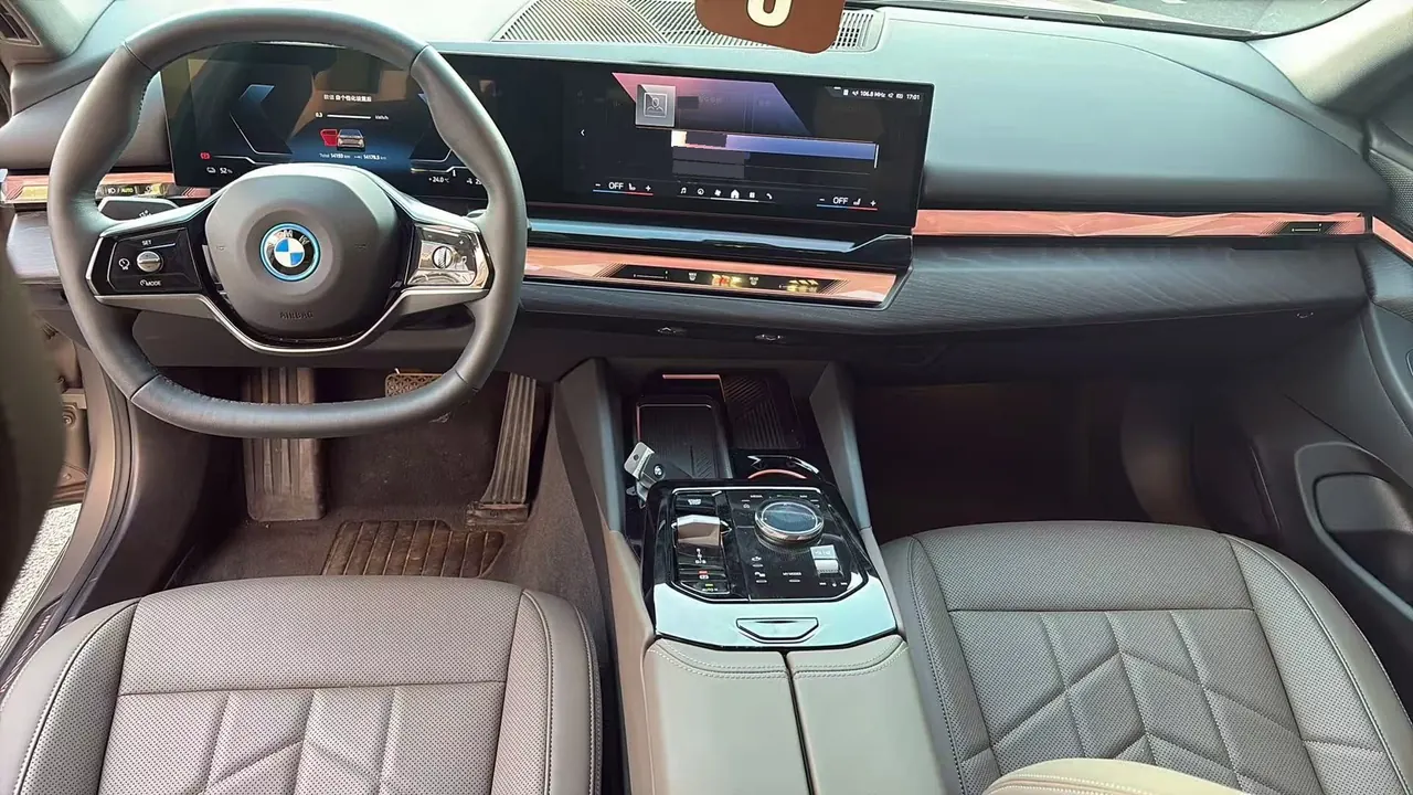 BMW 2025 i5 eDrive 35L Deluxe Set Automatic Gear 7